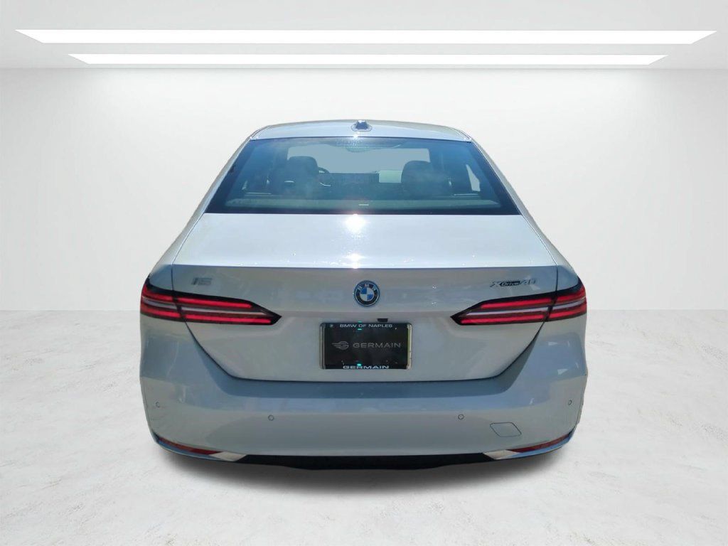 New 2026 BMW i5 eDrive40 w/ Premium Package AWD/4WD image 5