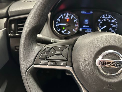 Used 2022 Nissan Rogue Sport S image 17