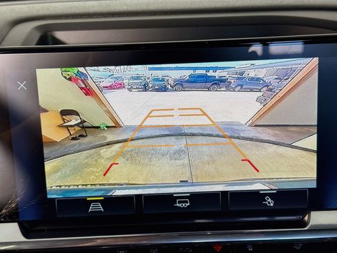 Used 2025 Chevrolet Silverado 1500 LT Trail Boss w/ Convenience Package II AWD/4WD image 16