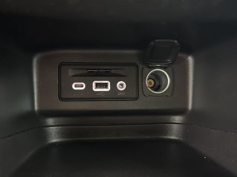 Used 2023 Chevrolet Equinox RS w/ RS Leather Package FWD image 21