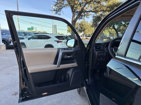 Used 2015 Toyota 4Runner Limited image 27