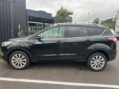 Used 2017 Ford Escape Titanium w/ Equipment Group 301A AWD/4WD image 10