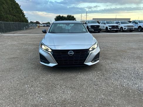 Used 2024 Nissan Altima 2.5 SV FWD image 9