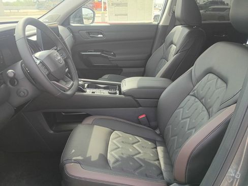 New 2026 Nissan Pathfinder Platinum image 27