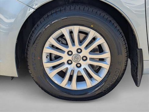 Used 2017 Toyota Sienna XLE w/ XLE Navigation Package image 20