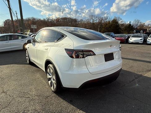 Used 2022 Tesla Model Y Long Range image 3