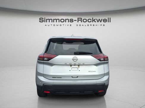 Used 2024 Nissan Rogue SV image 6