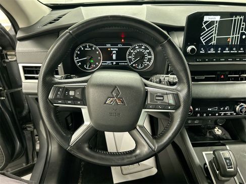 Used 2022 Mitsubishi Outlander SE image 4