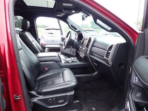 Used 2019 Ford Expedition XLT w/ Equipment Group 202A AWD/4WD image 13
