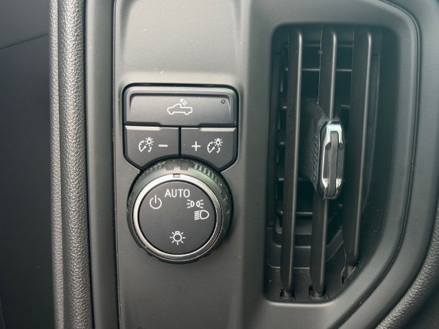 Used 2024 Chevrolet Silverado 1500 Custom RWD image 12