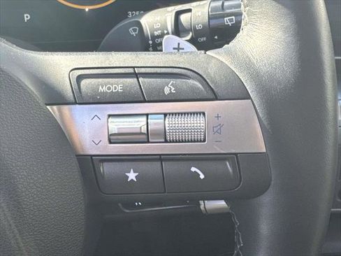 Used 2025 Hyundai Kona Limited image 23