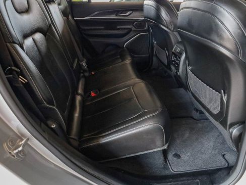 Used 2022 Jeep Grand Cherokee Limited image 36