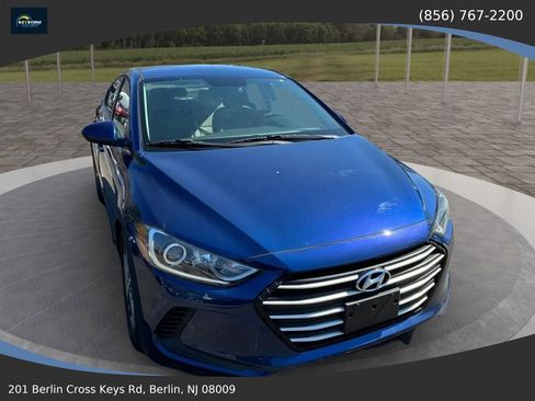 Used 2017 Hyundai Elantra SE image 1