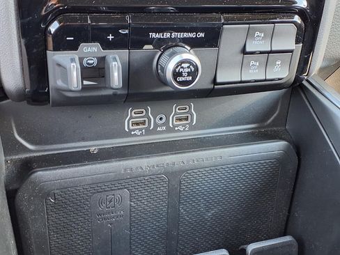 Used 2025 RAM 1500 Big Horn AWD/4WD image 7