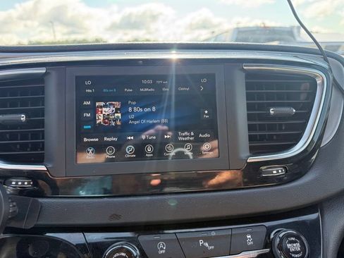 Used 2020 Chrysler Pacifica Touring-L w/ S Appearance Package FWD image 12