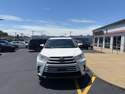 Used 2017 Toyota Highlander XLE w/ Protection Package #3 AWD/4WD image 10