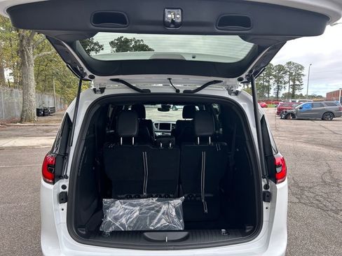 New 2026 Chrysler Pacifica Select image 27