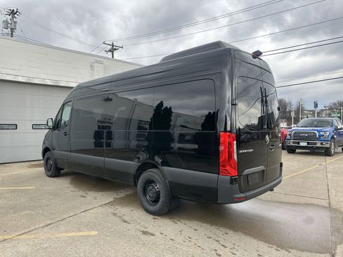 Used 2025 Mercedes-Benz Sprinter 2500 image 6