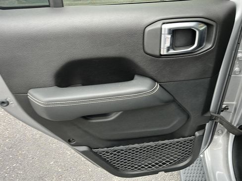 Used 2019 Jeep Wrangler Unlimited Sahara image 32