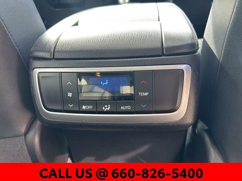 Used 2018 Toyota Highlander SE image 9