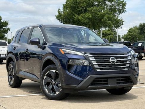 Used 2025 Nissan Rogue SV FWD image 2