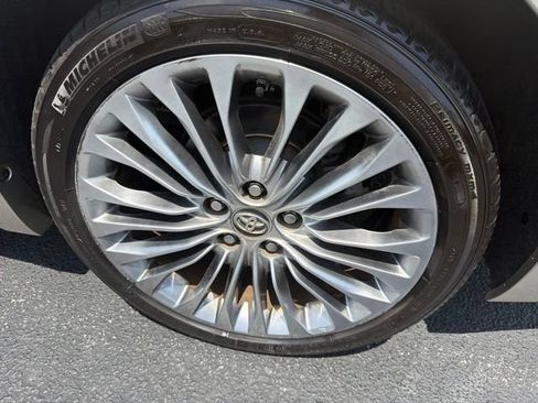 Used 2016 Toyota Avalon Limited w/ Toyota Safety Sense Package FWD image 31