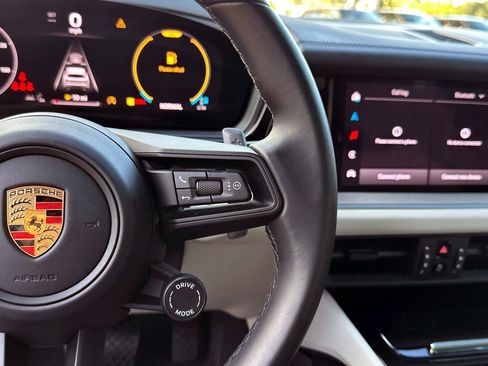 Used 2024 Porsche Cayenne image 27