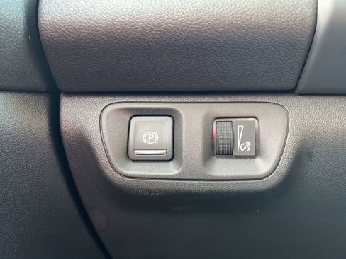 Used 2023 GMC Acadia SLT image 16