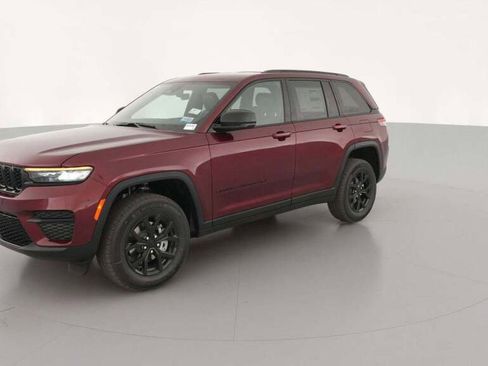 New 2025 Jeep Grand Cherokee Altitude image 1