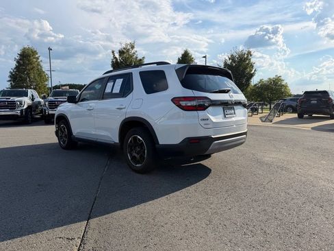 Used 2025 Honda Pilot EX-L image 11