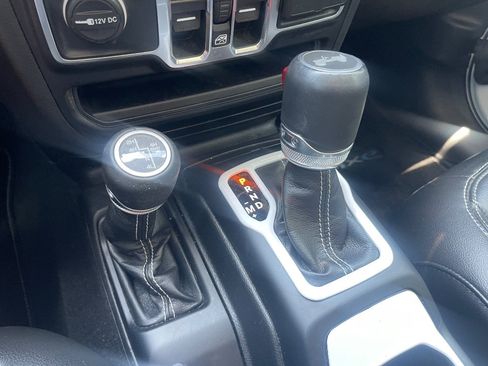 Used 2023 Jeep Wrangler Unlimited Sahara AWD/4WD image 13
