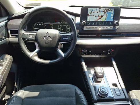 Used 2023 Mitsubishi Outlander SE AWD/4WD image 11