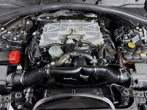 Used 2019 Jaguar F-PACE SVR image 31