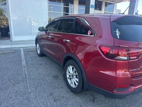 Used 2020 Kia Sorento LX image 2