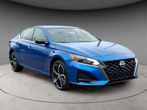 Certified 2025 Nissan Altima 2.5 SR image 14