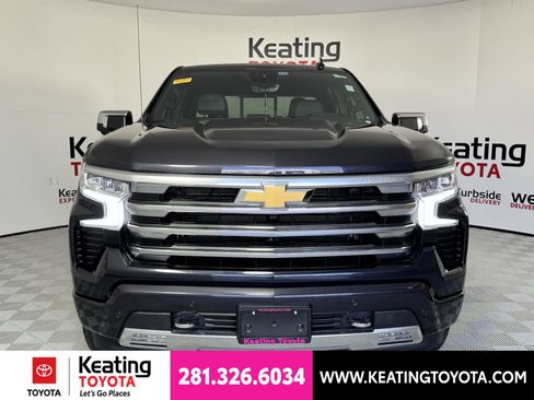 Used 2024 Chevrolet Silverado 1500 High Country w/ Technology Package AWD/4WD image 10