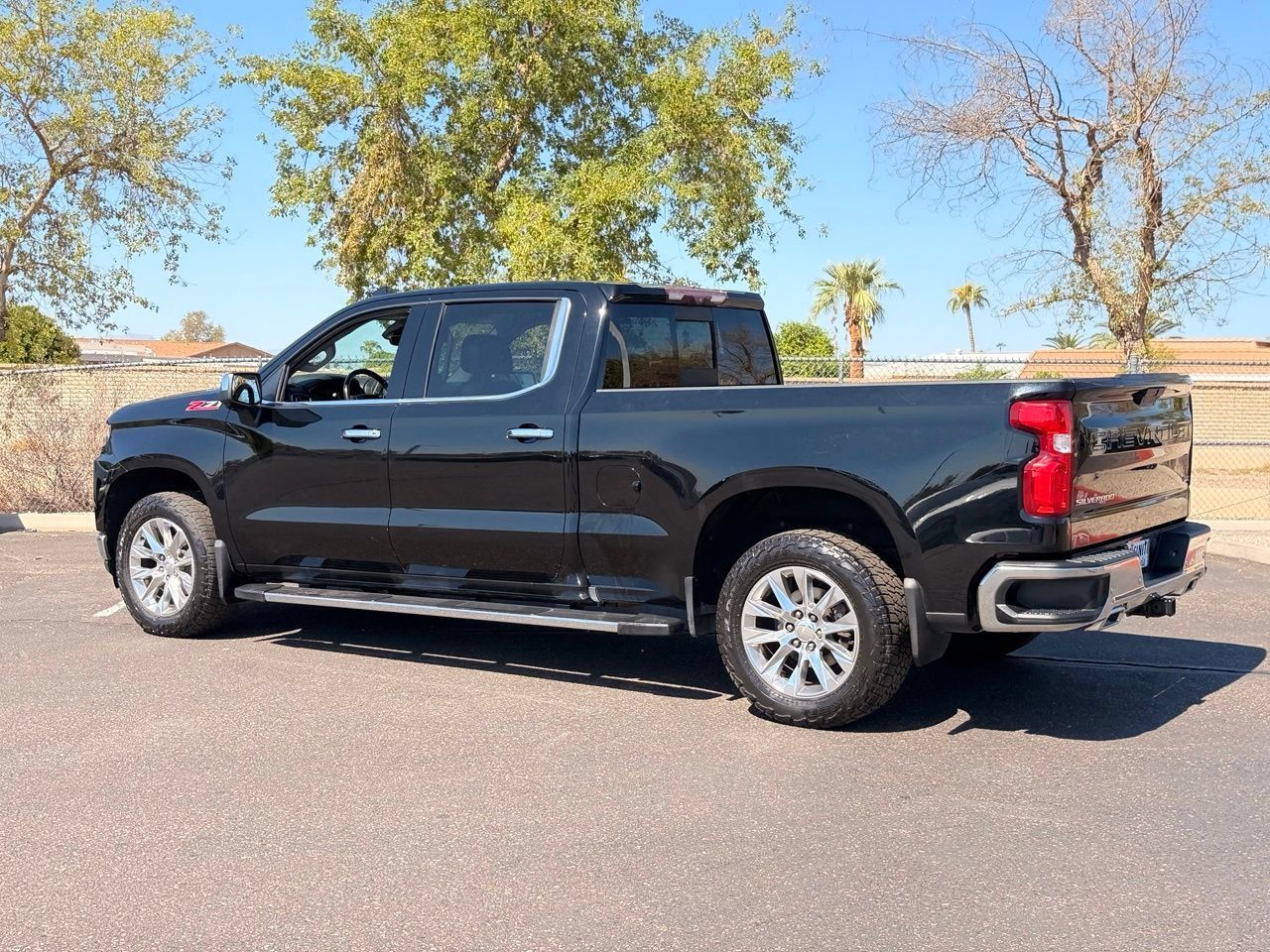 Used 2020 Chevrolet Silverado 1500 LTZ w/ LTZ Premium Package AWD/4WD image 4