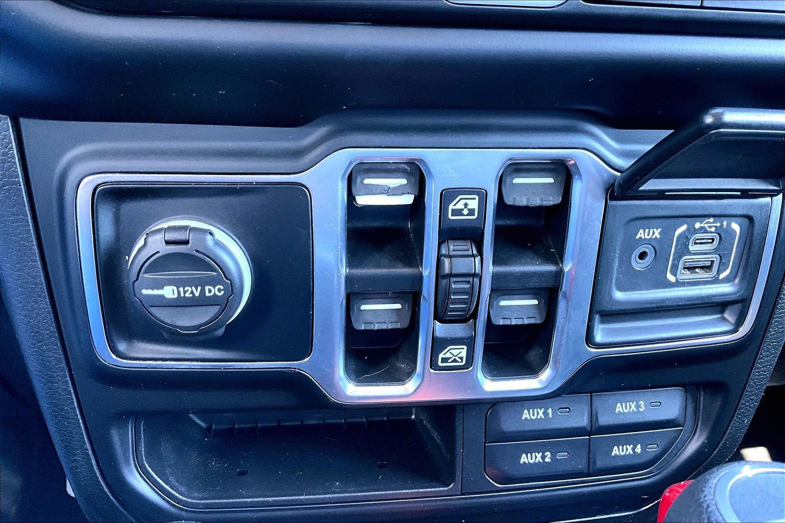 Used 2021 Jeep Gladiator Sport AWD/4WD image 18