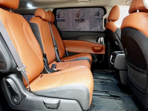 Used 2025 Kia Carnival SX w/ SX Dark Edition Package FWD image 18