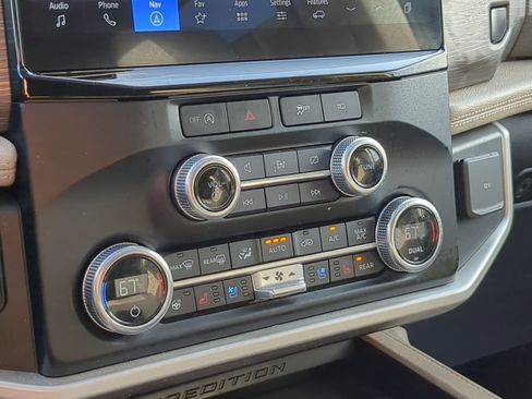 Used 2024 Ford Expedition Max Limited image 26