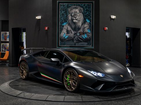Used 2018 Lamborghini Huracan Performante image 10