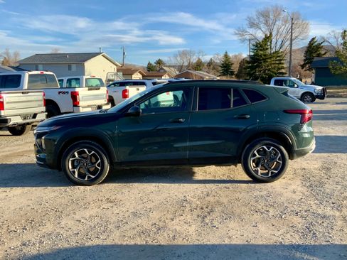 Certified 2025 Chevrolet Trax LT w/ Driver Confidence Package image 2