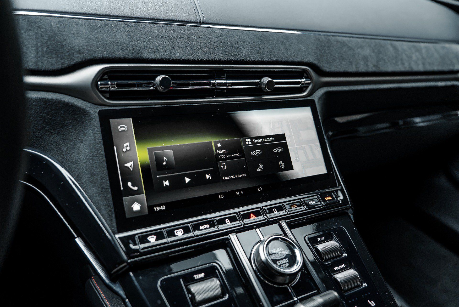 Used 2025 Aston Martin V8 Vantage Coupe RWD image 43