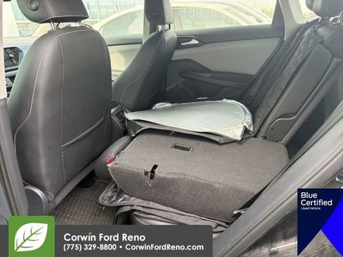 Used 2023 Volkswagen Taos SE w/ Panoramic Sunroof Package image 14