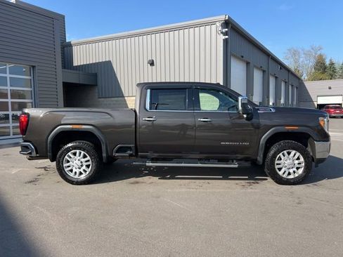Used 2021 GMC Sierra 2500 SLT w/ SLT Preferred Package image 4