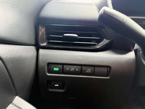 Used 2022 Nissan Sentra SV FWD image 12