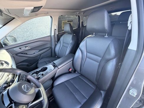 Used 2021 Nissan Rogue SV w/ Premium Package image 23