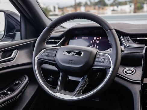 New 2025 Jeep Grand Cherokee L Altitude image 16