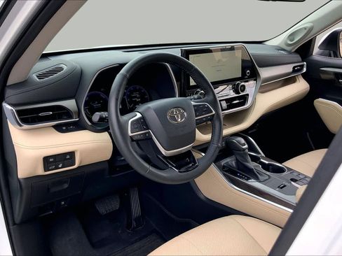 Used 2023 Toyota Highlander Limited AWD/4WD image 17