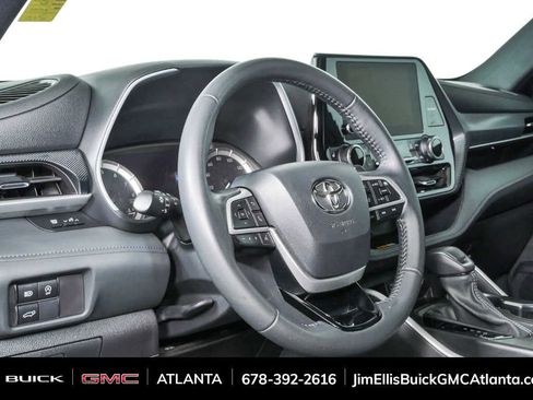 Used 2024 Toyota Highlander XSE FWD image 4